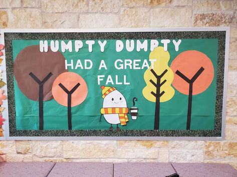 November Library Bulletin Boards, Library Bulletin Board Ideas, Fall Library Displays, School Library Decor, Class Crafts, Thanksgiving Bulletin Boards, Child Growth, Passive Programs, Library Crafts