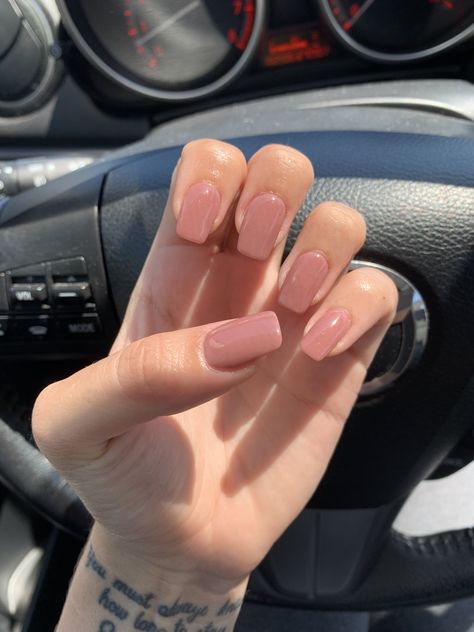 Neutral Nails Square Round, Square Rounded Edges Nails, Square Powder Dipped Nails, Square Round Acrylic Nails Medium, Square Nails Gel Polish, Square Round Edges Nails, Square Round Dip Nails, Dip Powder Square Nails, Natural Color Dip Powder Nails