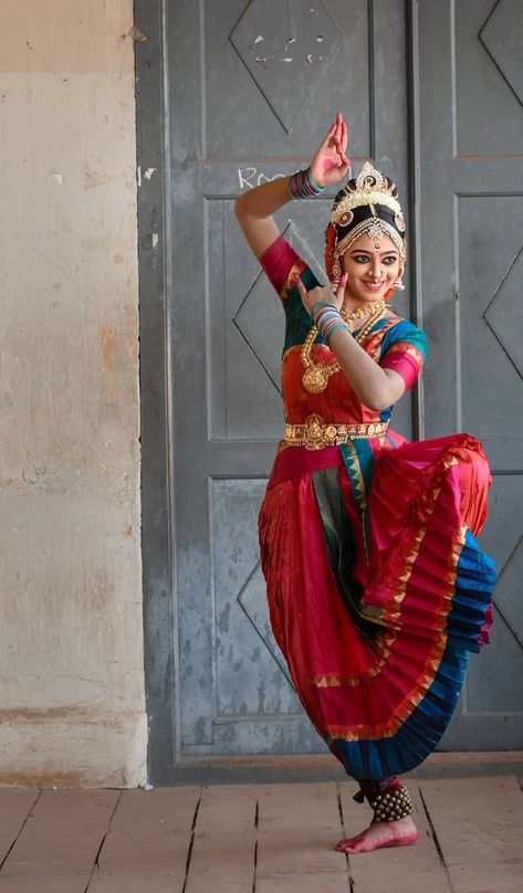 Indian Dancer Photography, Classical Dancer Photography, Bharatnatyam Dance Poses, Baratham Poses, Baratha Natyam Photography, Kuchipudi Dance Poses, Bharatanatyam Poses Photography, Kathak Dance Photography, Indian Dance Photography