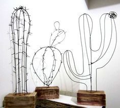 CACTUS FAI DA TE PALLET E FERRO Wire Cactus, Drátěná Socha, Sculptures Sur Fil, Metal Cactus, Koti Diy, Faux Cactus, نباتات منزلية, Wire Art Sculpture, Cactus Gifts