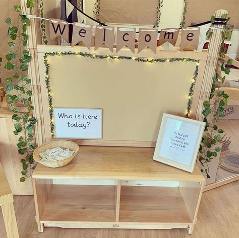 Registration Board Eyfs, Preschool Classroom Displays, Daycare Classroom Decorating Ideas, Self Registration Eyfs Ideas Natural, Preschool Reggio Classroom, School Nursery Ideas, Pre Kindy Room Set Up, Nursery Self Registration Ideas, Curiosity Approach Classroom Ideas