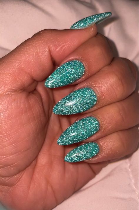 Teal Almond Nails Designs, Bluish Green Nails, Teal Glitter Nails, Sparkly Green Nails, Teal Nails Acrylic, Sparkly Blue Nails, Teal Nails With Rhinestones, Turquoise Glitter Nails, Turquoise Nails Sparkle