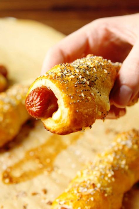 Everything Bagel Dogs Bagel Dogs, Bagel Dog, Hot Dog Recipes, Pigs In A Blanket, Easy Snack Recipes, Puff Pastry Recipes, Football Food, Everything Bagel, Dog Recipes