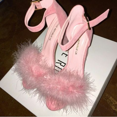 Glamour Queen Stile Kylie Jenner, Catty Noir, Pink High Heels, Prom Heels, Cute Heels, Girly Shoes, Shoe Inspo, Aesthetic Shoes, Prom Shoes