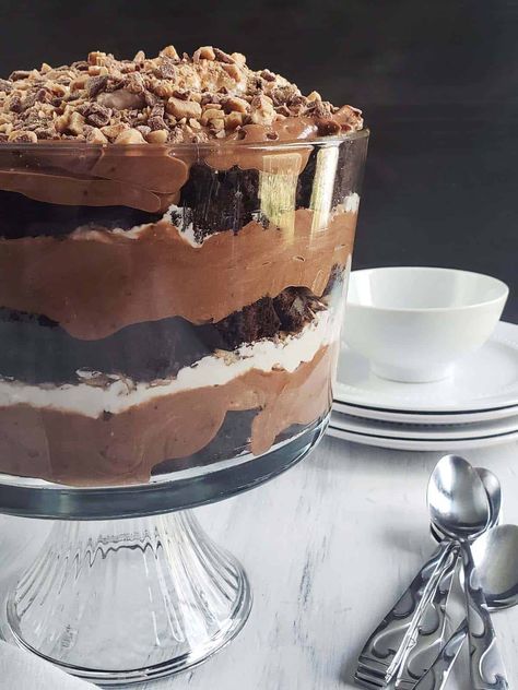 Chocolate Heath Bar Trifle, Heath Trifle, Heath Bar Trifle Recipe, Heath Bar Trifle, Heath Candy, Chocolate Cake From Scratch, Heath Bar, Heath Bars, Trifle Dish