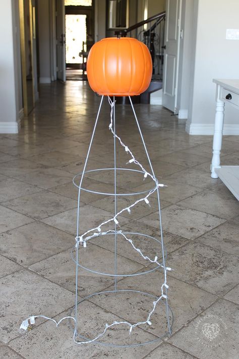 Tomato Cage Light Up Ghost, Fall Decor With Tomato Cage, Crafts With Tomato Cages, Tomato Cage Balloon Stand, Tomato Basket Ghost, Tomato Cage Cousin It, Tomato Cage Gnomes Diy Fall, Witches Made From Tomato Cages, Tomato Cage Witch With Milk Jug Head