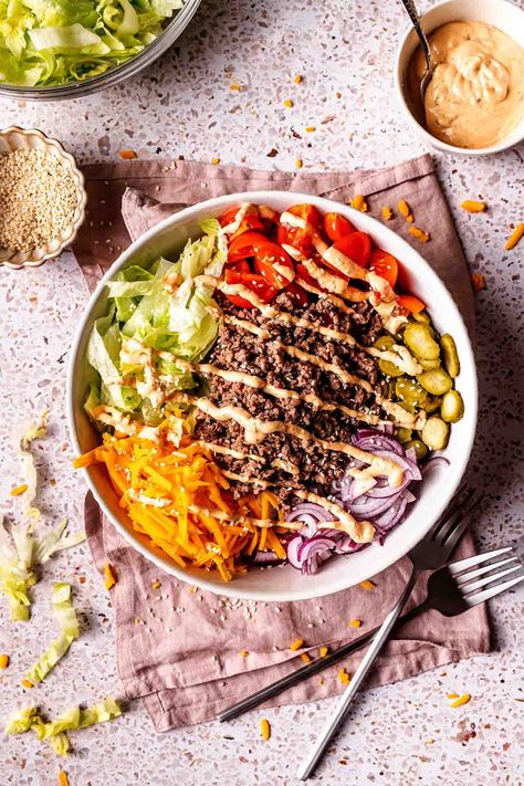 Big Mac Salad Bowl, Big Mac Bowl, Keto Entrees, Keto Lunches, Man Recipes, Food Dinners, Big Mac Salad, Classic Burger, Keto Salads