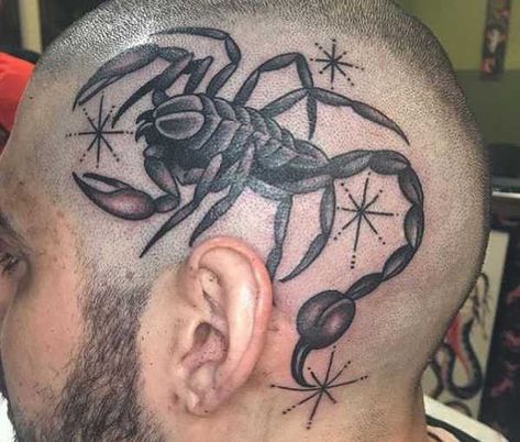 Tatuaggio Scorpione: Significato, Idee e Foto, Animali Scorpion Neck Tattoo Men, Men Scorpion Tattoo, Men Scorpio Tattoo Ideas, Scorpion Realistic Tattoo, Scary Scorpion Tattoo, Tattoos