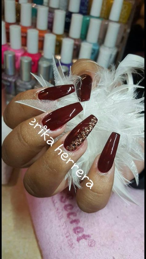 Burgundy and gold Dark Burgundy Nails With Glitter, Burgundy Black And Gold Nails, Burgundy And Tan Nails, Maroon And Rose Gold Nails, Maroon Nail Ideas Burgundy, Gold And Maroon Nails, Burgundy Nails With Gold Glitter, Burgundy And Gold Nails Acrylic, Burgundy And Gold Nail Designs