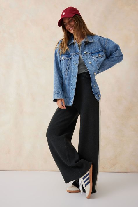 Oversized Jean Jacket Outfit, Trucker Jacket Outfit, Oversized Denim Jacket Outfit, Shacket Outfit, Denim Shacket, Oversized Denim Shirt, Jacket Outfit Women, Jean Jacket Outfits, Denim Jacket Outfit