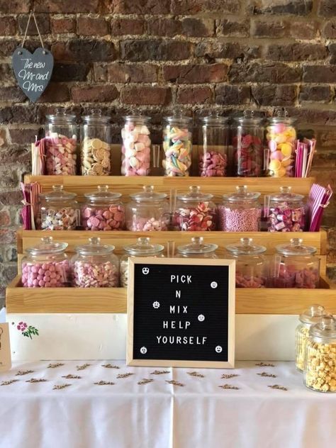 Simple Candy Bar Ideas, Sweet Station Ideas Birthday Parties, Sweets At Wedding, Sweet Tables Ideas, Wedding Sweetie Table, Candy Bar At Home, Pic N Mix Wedding Sweets, Candy Table Wedding Ideas, Crisp Table Wedding