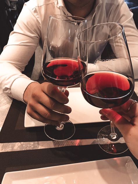 Dinner Date Aesthetic, Birthday Balloons Pictures, Pretty Alcoholic Drinks, Instagram Gift, Pretty Drinks, Boy Photography Poses, Relationship Goals Pictures, Cool Instagram Pictures, Date Dinner