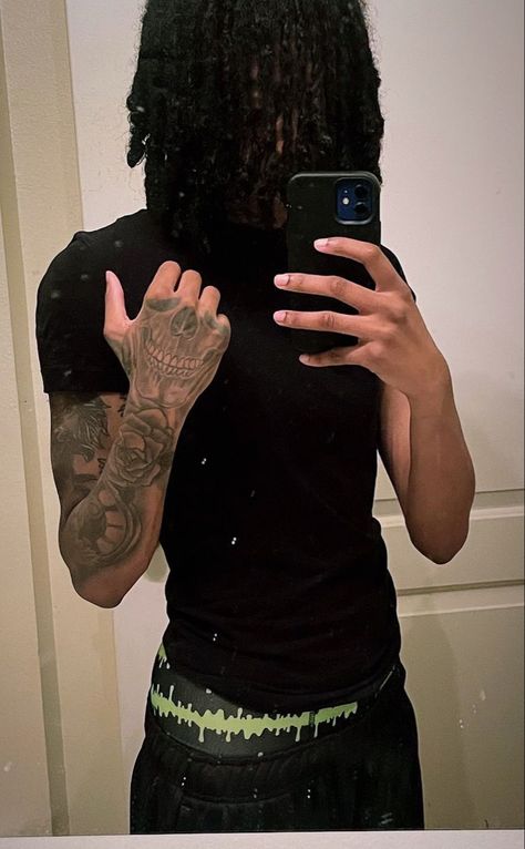 Black Men Tattoos, Black Dreads, Cute Dreads, Dreadlock Hairstyles For Men, Light Skin Men, Black Dude, Dark Skin Boys, Dark Skin Men, Perfect Selfie