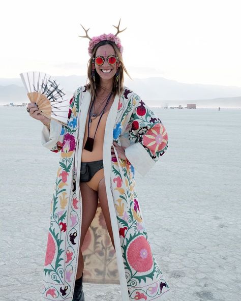 Burning Man Casual Outfits, Burning Man Jacket, Burning Man Kimono, Burning Man Womens Fashion, Diy Burning Man Costume Ideas, Burning Man Outfits Women Diy, Burning Man Night Outfit, Afrika Burn Outfits, Colourful Festival Outfit