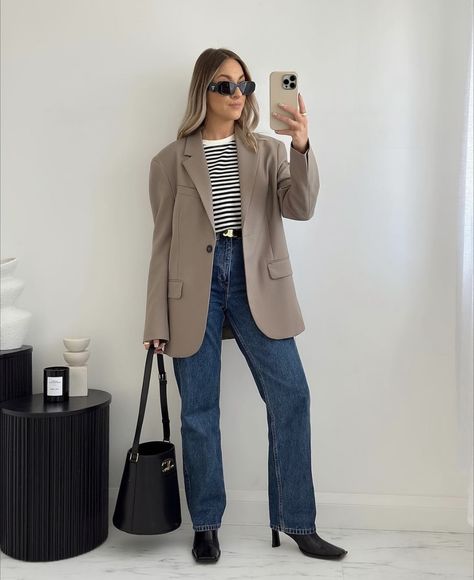 Taupe Blazer Outfit, Blazer And Boots Outfit, Taupe Outfit, Taupe Blazer, Cold Day Outfits, Friday Outfit, Winter Fashion Outfits Casual, Everyday Fashion Outfits, Blazer Outfit