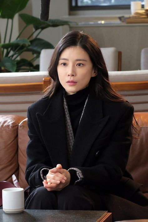 Lee Bo Young, Ji Sung, Daily Look, Korean Beauty, South Korean, Sabrina Carpenter, Kdrama, Korean Fashion, It Cast