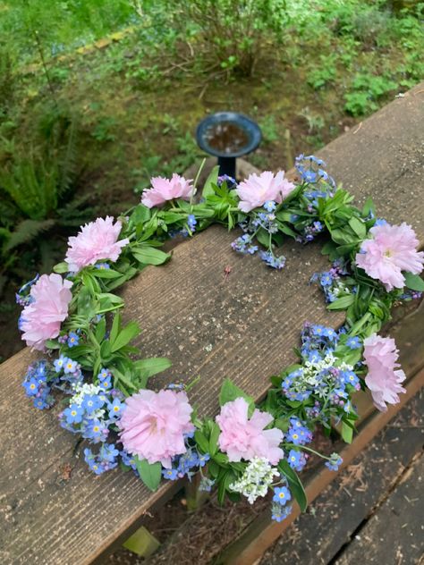 Midsummer Crown, Aesthetic Flower Crown, Flower Crowns Diy, Flower Crown Aesthetic, Sweet Sixteen Birthday Party Ideas, Crown Aesthetic, 20th Birthday Party, Diy Flower Crown, Blog Pictures