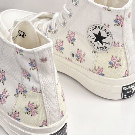 Coquette Converse, Converse Flowers, Flower Converse, Flowers Shoes, Cute Converse Shoes, Cute Converse, Dr Shoes, Preppy Shoes, Pretty Shoes Sneakers