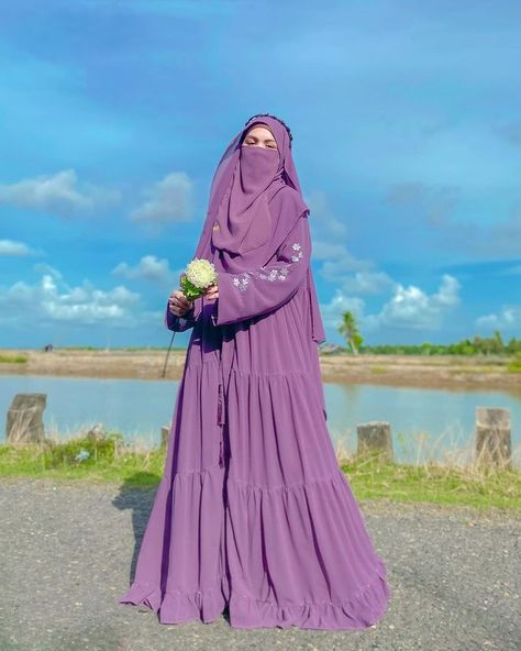 Islamic Status For Whatsapp, Borka Design, Burkha Designs, Status Islamic, Beauty Of Islam, Cotton Suit Designs, Islamic Wallpapers, Status For Whatsapp, Hijab Niqab