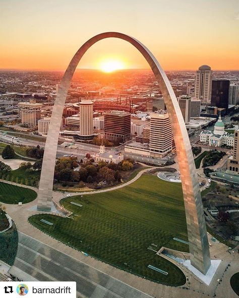 #Repost @barnadrift  The Gateway Arch in St. Louis Missouri is the worlds tallest arch (630ft/192m) and the tallest man-made monument in the Western Hemisphere. You can even visit the top of the arch!  _____ Are any of you guys afraid of heights? Saint Louis Arch, The Gateway Arch, Water Fountain Design, Extra Space Storage, Saint Louis Missouri, Nature Film, Gateway Arch, River City, Space Storage