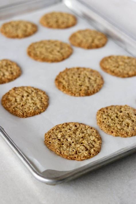 Brown Butter Swedish Oat Crisps (Havreflarn) | True North Kitchen Swedish Butter Cookies Recipe, Oat Treats, Crispy Oatmeal Cookies, Crispy Treats Recipe, Oatmeal Crisp, Oat Cookies, Butter Cookies Recipe, Macadamia Nut, Rice Crispy Treats