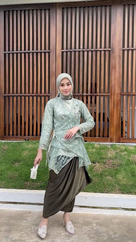 Kebaya Sage, Simple Outfits Hijab, Pengantin Modern, Mix And Match Outfits Hijab, Kebaya Modern Dress, Modern Kebaya, Match Outfits, Batik Kebaya, Outfits Hijab