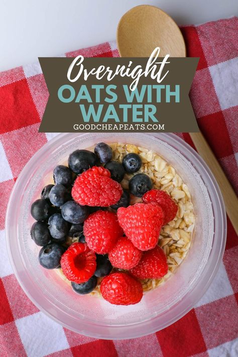 When you're looking for an easy, filling, and economical breakfast, you can't go wrong with Overnight Oats with Water. These basic overnight oats are made with fresh water instead of milk or yogurt, allowing for a meal that's good, cheap, and free from many allergens. Mason Jar Oatmeal, Overnight Oats With Water, Basic Overnight Oats, Easy Oatmeal Recipes, Oatmeal Toppings, Easy Overnight Oats, Easy Oatmeal, Overnight Oats Healthy, Overnight Oatmeal