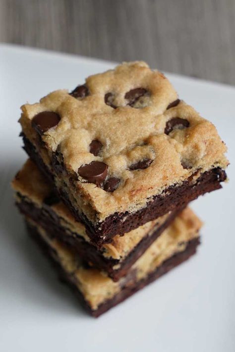 Brookies Cookies And Brownies Together, Brownie Cookie Dessert, Brownie Bars Recipes, Easy Brookies Bars, Best Brookies Recipe, Brownie Platter, Brookies Recipe Cookie Brownies, Brookies Recipes, Brownie Batter Cookie Dough