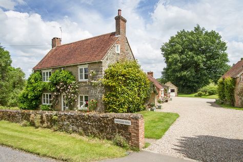 English Farm, English Farmhouse, Bedroom Victorian, Large Greenhouse, Countryside House, Brick Facade, Town House, English House, English Country House