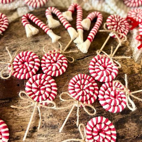 Macrame Lollipop, Front Porch Christmas Decor Ideas, Porch Christmas Decor Ideas, Porch Christmas Decor, Christmas Decor Ideas Diy, Front Porch Christmas, Noel Diy, Decor Ideas Diy, Etsy Christmas