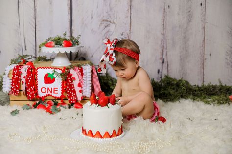 Berry First Photoshoot, Smash Cake Strawberry First Birthdays, Berry 1st Birthday Cake Smash, Berry 1st Birthday Photoshoot, Berry First Birthday Pictures, Strawberry First Birthday Pictures, Strawberry Smash Cake First Birthdays, Berry First Birthday Smash Cake, Berry First Birthday Photoshoot