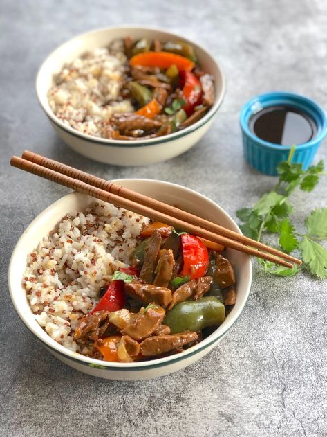 Vegan pepper steak is a plant-powered rendition of a Chinese restaurant favorite. It’s an easy stir-fry recipe to make at home and a treat to eat. Seitan Steak, Sausages Recipe, Homemade Seitan, Vegan Seitan, Vegan Plate, High Protein Dishes, Veggie Spring Rolls, Plant Proteins, Vegan Chinese