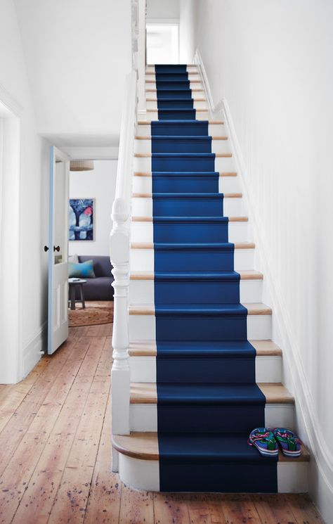 Black Painted Stairs, White Staircase, Painted Staircases, Staircase Runner, Hallway Colours, Traditional Staircase, Contemporary Staircase, Hallway Designs, Stair Case