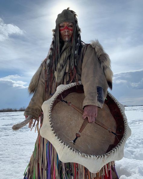 Shaman Woman, Shaman Drum, Shamanic Journey, Medicine Woman, Les Chakras, Historical Costume, World Cultures, Mongolia, Art Plastique