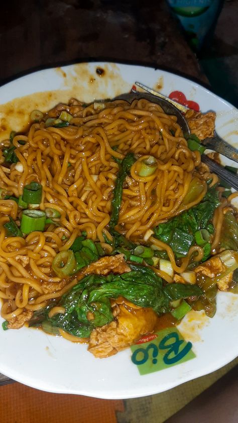 Pake Mie Sedaap Goreng gais, campur saos, kecap asin, kecap manis, minyak bawang, sambal cabe, sayur2, telur, dll...Enak pokoknya Otak Otak, Kecap Manis, Fried Noodles, Instant Noodle, Fried Rice, Noodles, Rice