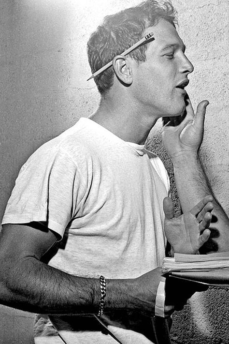 Fashion Icon: Paul Newman- #Icon #Newman #Paul #style Check more at https://howcandothis.com/manstyle/fashion-icon-paul-newman/ Paul Newman Joanne Woodward, Joanne Woodward, 얼굴 드로잉, Tennessee Williams, Hollywood Men, Boxing Champions, Black And White Photograph, Paul Newman, Marlon Brando