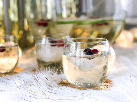 White Cranberry Punch Non Alcoholic, Non Alcoholic Wedding Punch, Winter Punch Non Alcoholic, Clear Punch Recipes Non Alcoholic, White Punch Recipe Non Alcoholic, Clear Punch Recipes, White Christmas Punch Nonalcoholic, White Cranberry Punch, Nye Punch