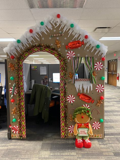 Gingerbread Office, Office Christmas Decorations Cubicles, Office Xmas Decorations, Holiday Office Decor, Christmas Desk Decorations, Christmas Cubicle Decorations, Christmas Contests, Christmas Door Decorating Contest, Door Decorating Contest