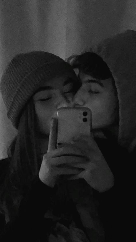 Photos Couple Mignon, Couple Goals Teenagers, Goals Pictures, Boyfriend Goals, Cute Couples Photos, Relationship Goals Pictures, Photo Couple, Cute Relationship Goals