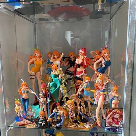 Nami Figures, One Piece Figures Collection, One Piece Bedroom, Bedroom Set Up Ideas, Anime Figures Collection Display, One Piece Room, Room One Piece, All White Furniture, One Piece Figurines