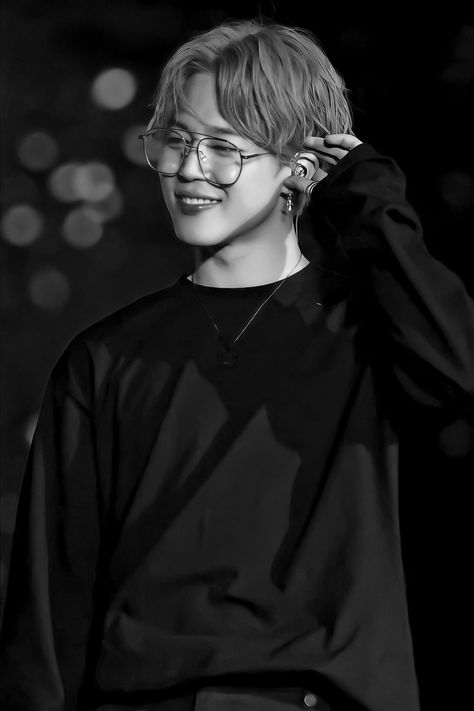 Jimin Icons Dark, Jimin Black And White, Dps Boys, Jimin Black, Jimin Dark, Jimin Pics, Instagram Profile Pic, Park Jimin Bts Wallpaper, Park Jimin Cute