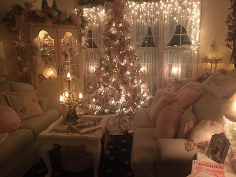 Pink Christmas Room Decor Aesthetic, Pink Christmas Room, Christmas In Pink, Aka Lizzy Grant, Daisy Randone, Girl Vanity, Nina Sayers, Vanity Pink, Winter Room