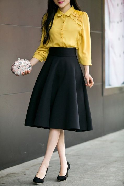 Midi Rock Outfit, Circle Skirt Outfits, Women Midi Skirt, Pleated Flare Skirt, Black Skirt Outfits, Cotton Knitting, Flared Skirts, Midi Skirt Outfit, Fashion Silhouette