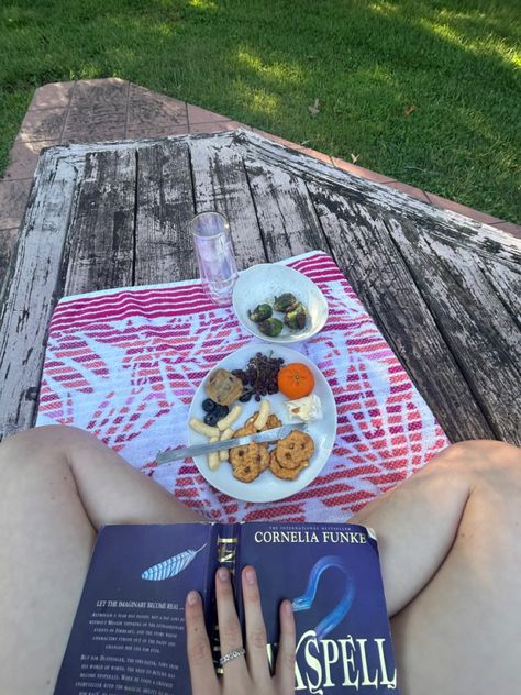 girl dinner- solo date- self care- book- reading aesthetic Solo Dinner Date, Single And Thriving, Self Date Aesthetic, Solo Date Aesthetic, Solo Dinner, Solo Summer, Solo Life, Hangout Ideas, Solo Date