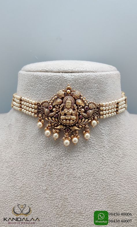 Antique Lockets Gold, Antique Choker Designs Gold, Neck Pieces Jewelry Indian, Chokar Design Jewelry In Gold, Bajubandh Design Gold, Choker Necklace Designs Gold Indian, Beads Jewelry Indian Gold, Nakshi Jewellery, Pretty Gold Necklaces