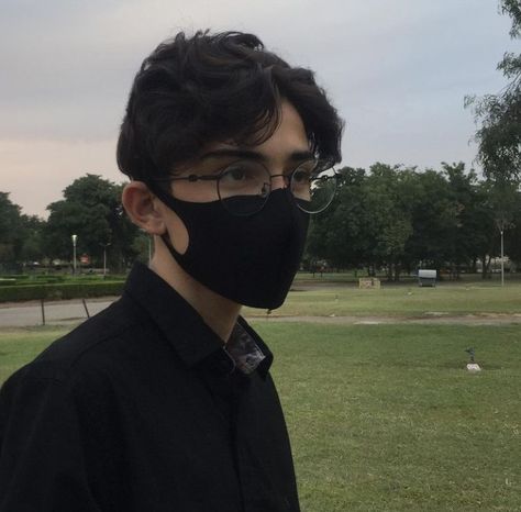 Omar Core, Indian Guy Aesthetic, Boys With Glasses, Boys With Black Hair, Cute Indian Guys, Black Mask Aesthetic, Black Hair Green Eyes, Pelo Cafe, Black Hair Boy