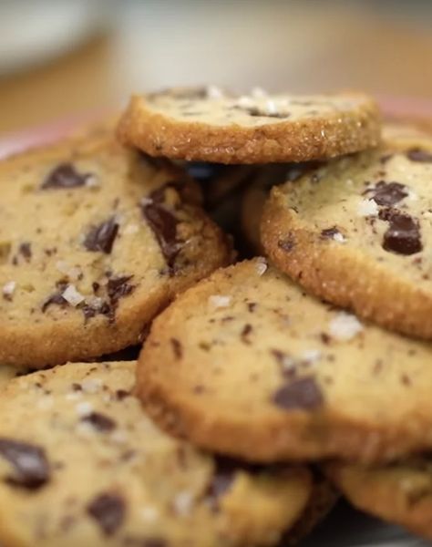 Alison Roman Recipes, Roman Recipes, Chocolate Chunk Shortbread, Chrissy Teigen Recipes, Cake Flour Substitute, Alison Roman, Most Delicious Food, Roman Food, Herbal Tea Benefits