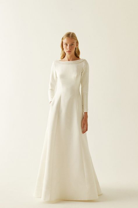 Dress Wedding Simple, Avant Garde Wedding Dress, Modest Bride, Wedding Simple, White Wedding Gowns, Wedding Dress With Pockets, Trendy Dress, Bridal Fashion Week, Wedding Dress Trends