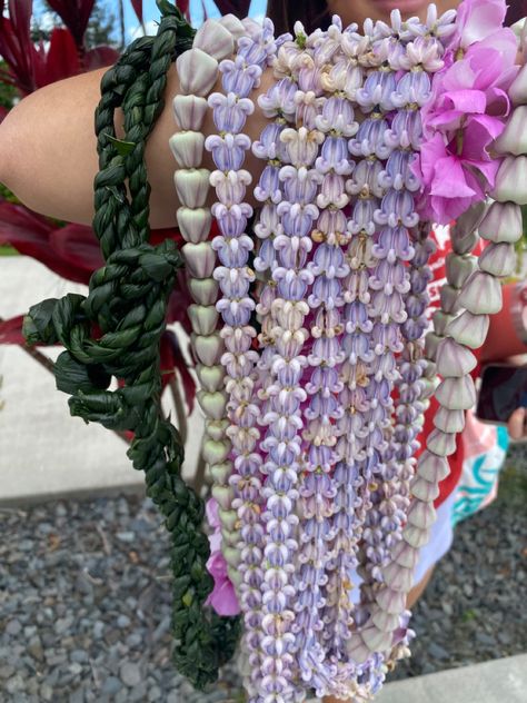 Grade Cap Ideas, Crown Flower Lei, Hawaiin Flowers, Sierra Core, Hawaiian Flower Arrangements, Ti Leaf Lei, Aesthetics 2023, Hawaii Lei, I Am A Goddess