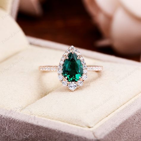 Slytherin Jewelry, Emerald Engagement Ring Vintage, Gold Art Deco Ring, Gem Engagement Rings, Emerald Engagement Ring Green, Vintage Emerald Engagement Ring, Ring Teardrop, Moissanite Halo Ring, Plus Size Rings